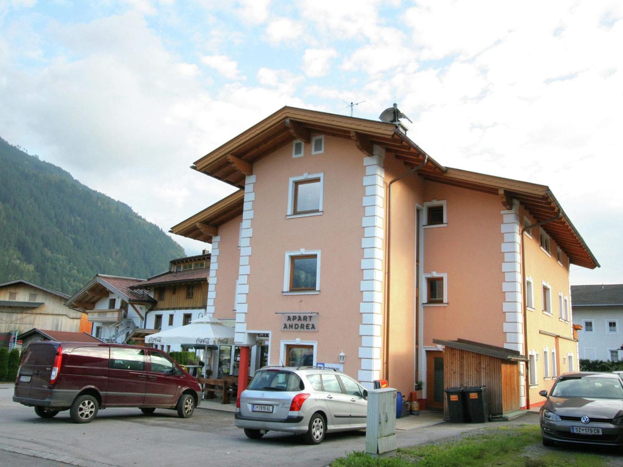 Charming Apartment In Uderns With Balcony Exterior foto